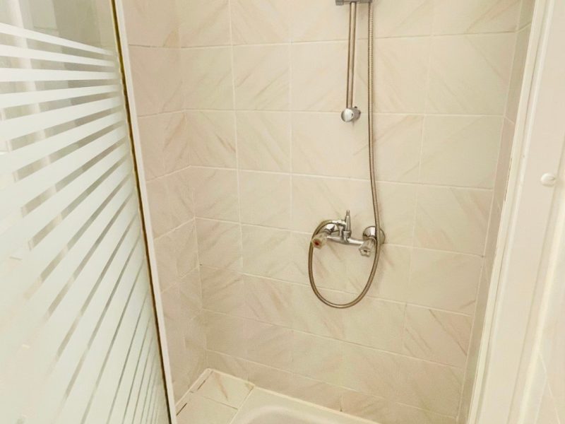 Dusche mit Handbrause